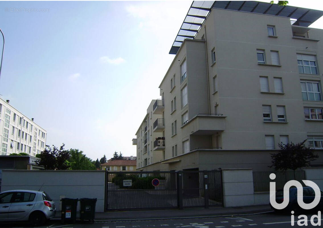 Photo 1 - Parking à LYON-8E