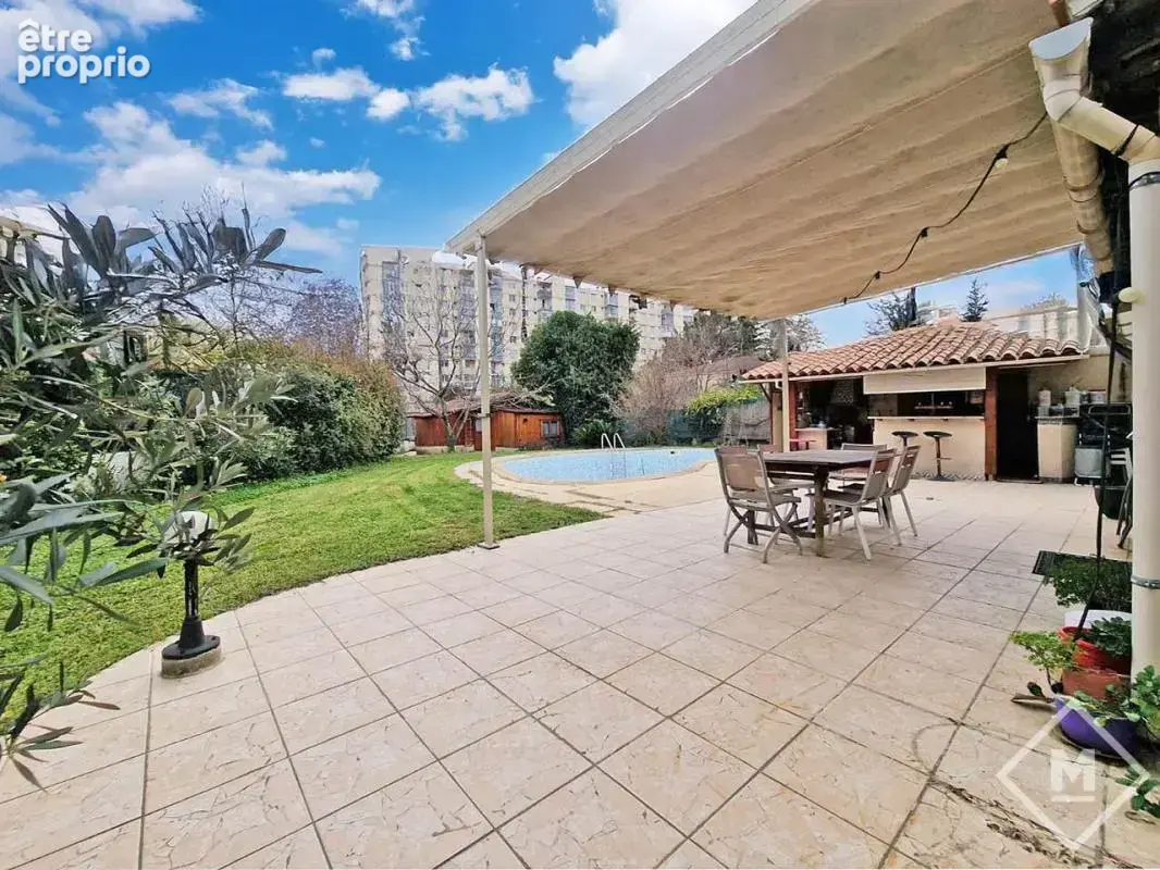 Maison familiale de 282 m² avec piscine, dépendances et fort potentiel 13013 - photo 25