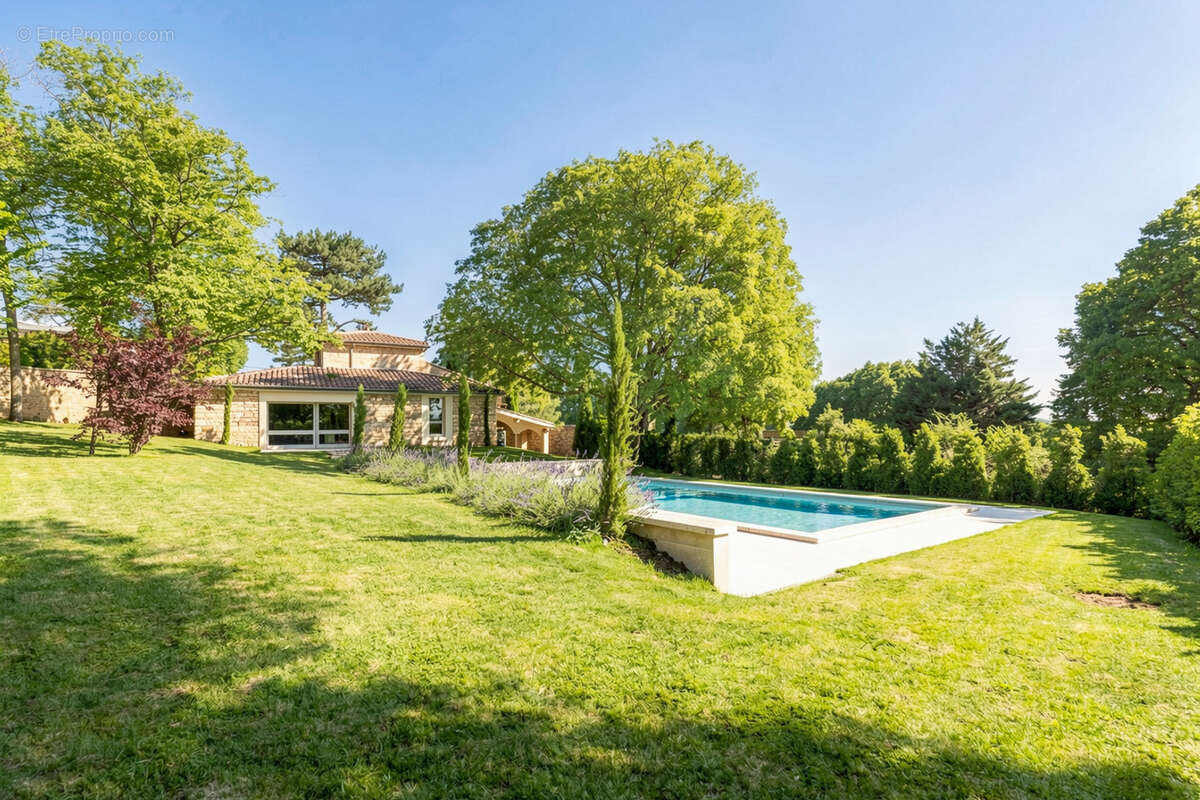 Hauteurs de Saint-Cyr-au-Mont-d'Or   Propriété de Maître de 340 m2 - 8 pièces 5 suites - photo 8