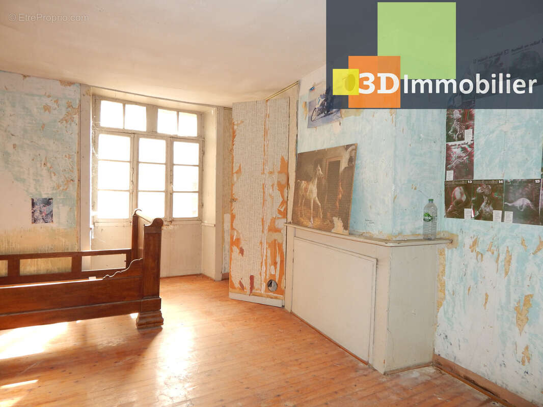 BUREAU 26.30 M² - Maison à SELLIERES