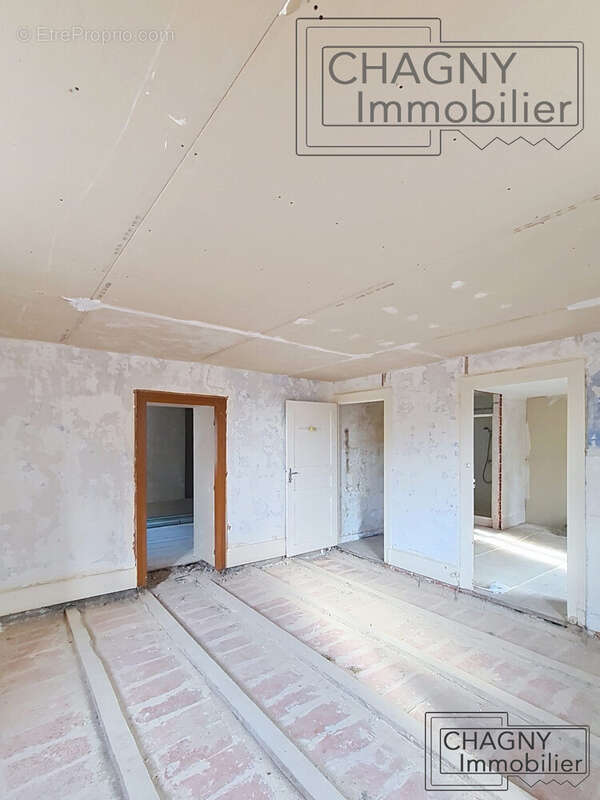 Maison 62 m² à Fontaines  - photo 2