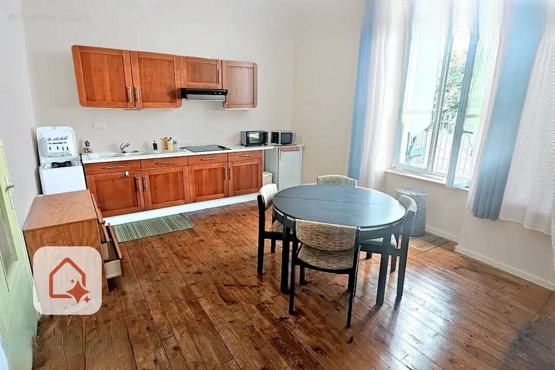 Maison à CHAMPAGNE-LES-MARAIS