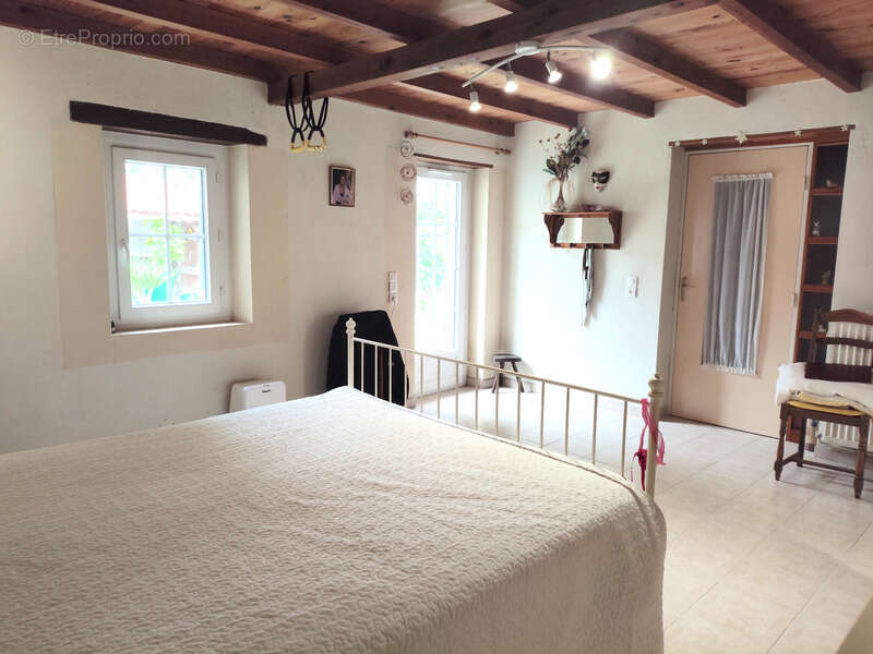 Charentaise rénovée 8 pièces – 300 m² – Preguillac - photo 8