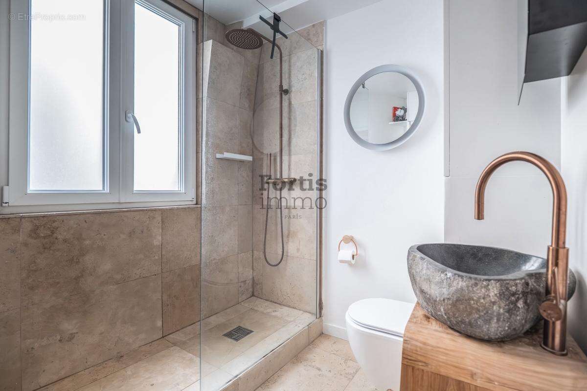 Appartement à PARIS-10E