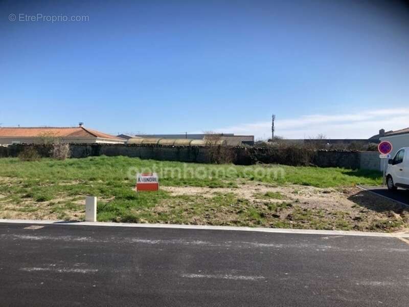Terrain à CHATEAUBERNARD