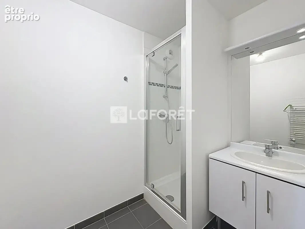 F2 de 46m² avec grande terrasse - deuil la barre - photo 7