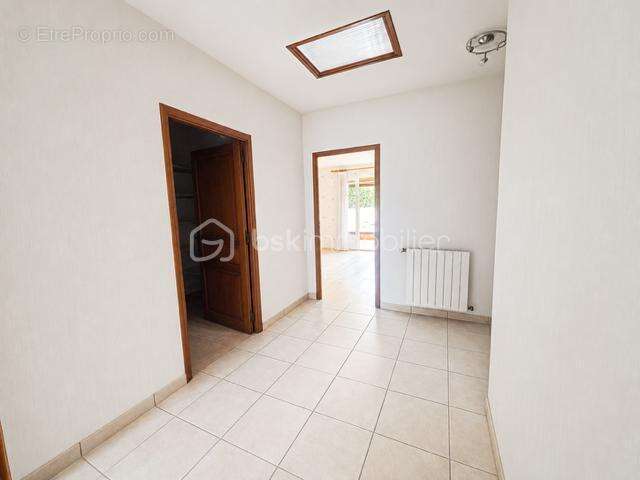 Maison de village - garage - hangars - cave - jardin - piscine - photo 17