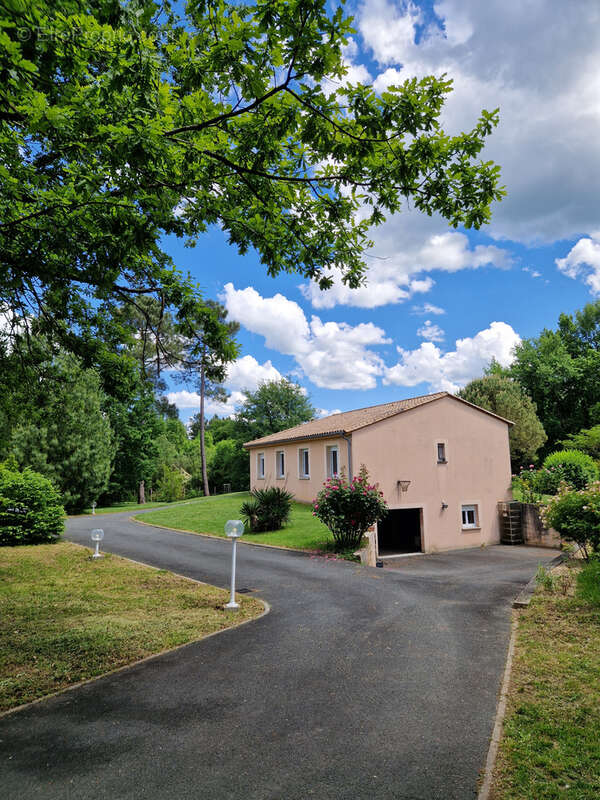 Maison à NOTRE-DAME-DE-SANILHAC