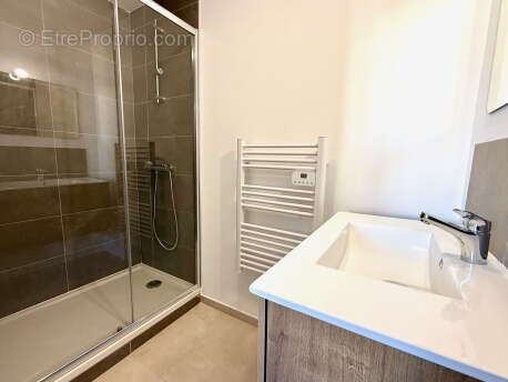 Appartement à SUZE-LA-ROUSSE