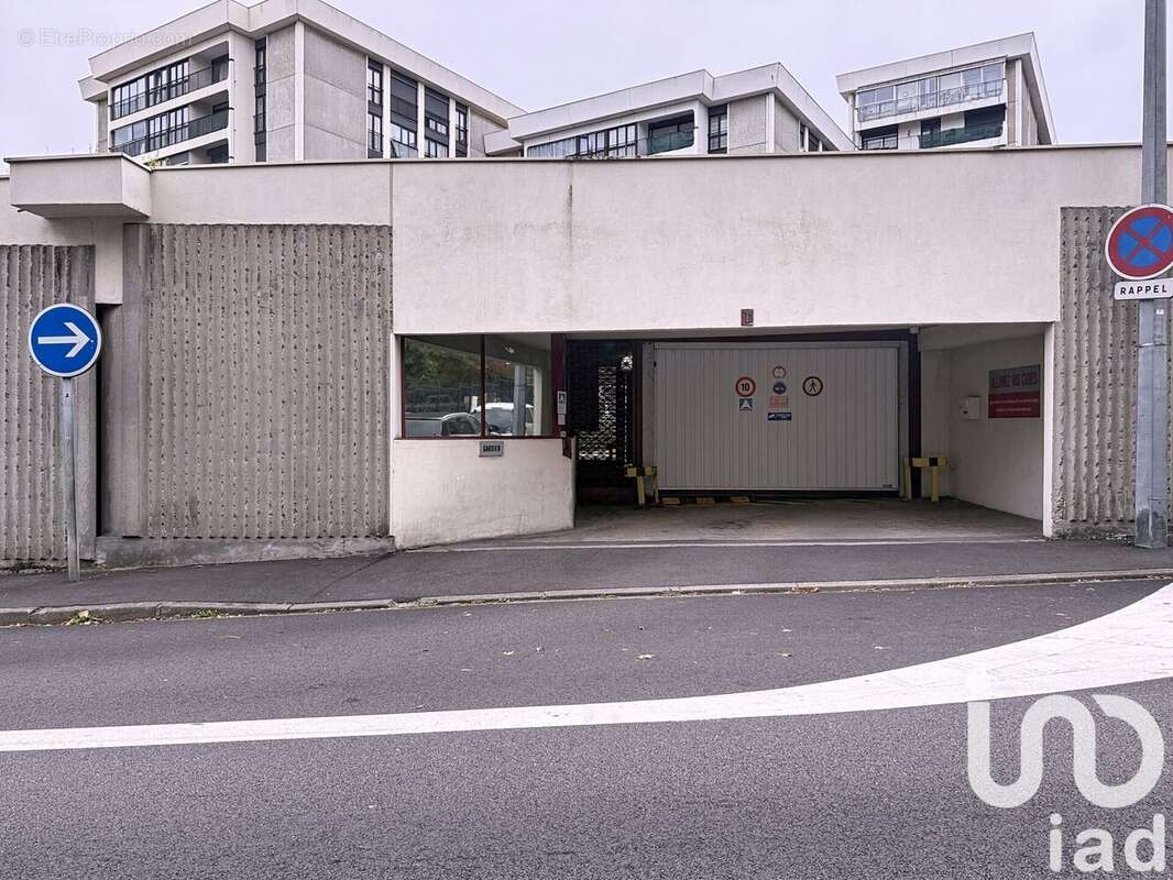 Photo 4 - Parking à LES MUREAUX