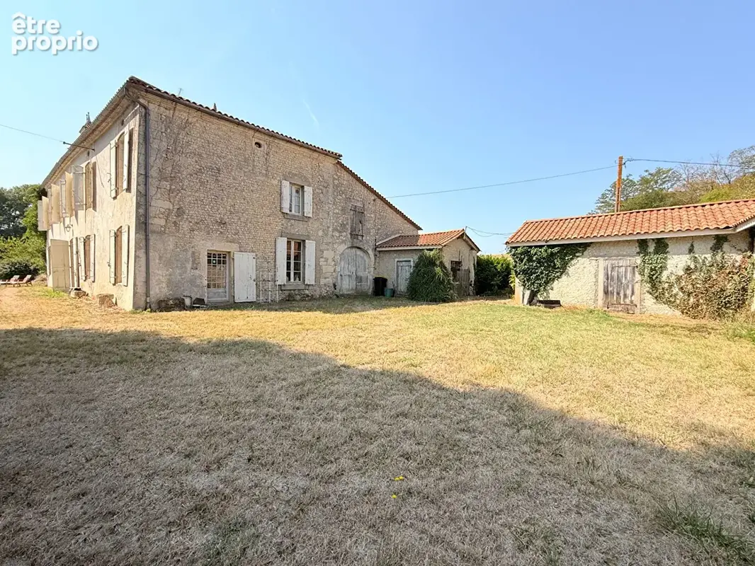 Demeure de caractère du XVIIIe siècle sur 2,16 hectares aux portes de Chalais - photo 6