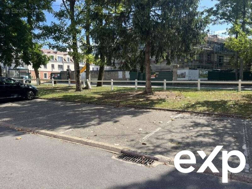 Parking à L'ISLE-ADAM