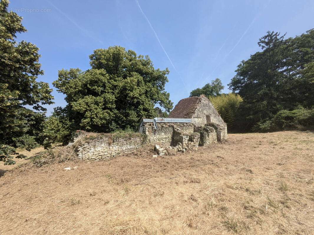 Maison à LA CHAPELLE-BLANCHE-SAINT-MARTIN