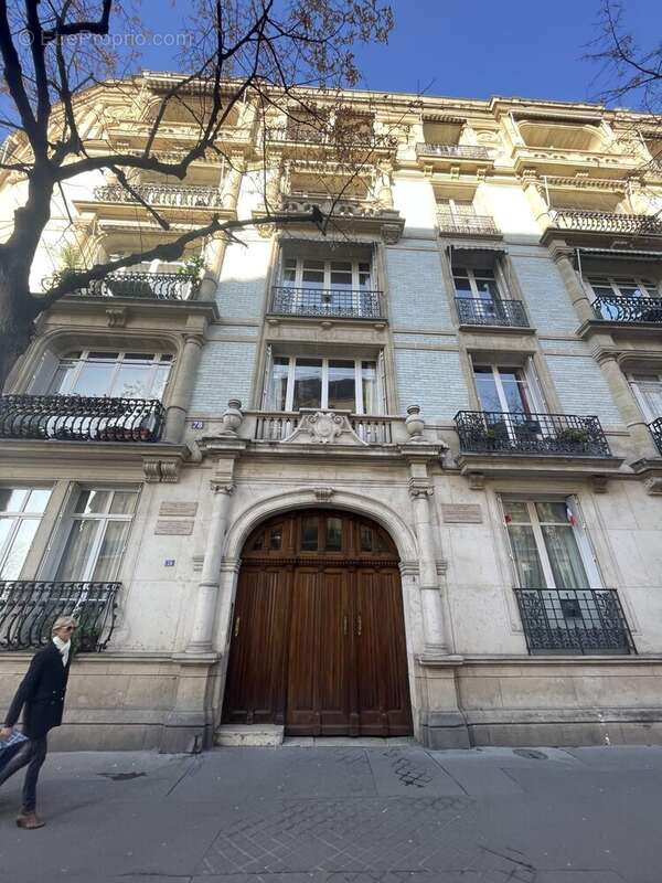 Appartement à PARIS-16E