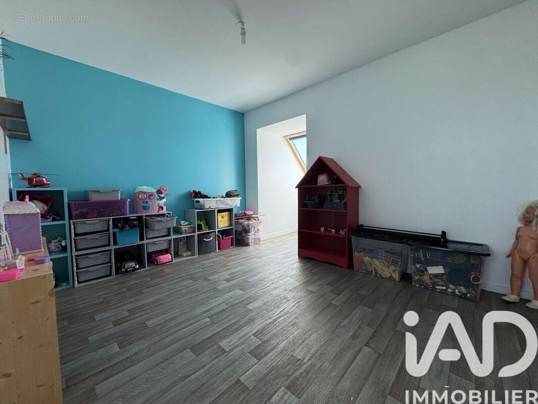 Maison 242 m² à Pruille-L'eguille  - photo 7