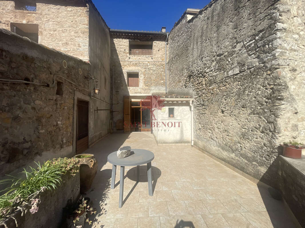 Maison à SAINT-GUILHEM-LE-DESERT