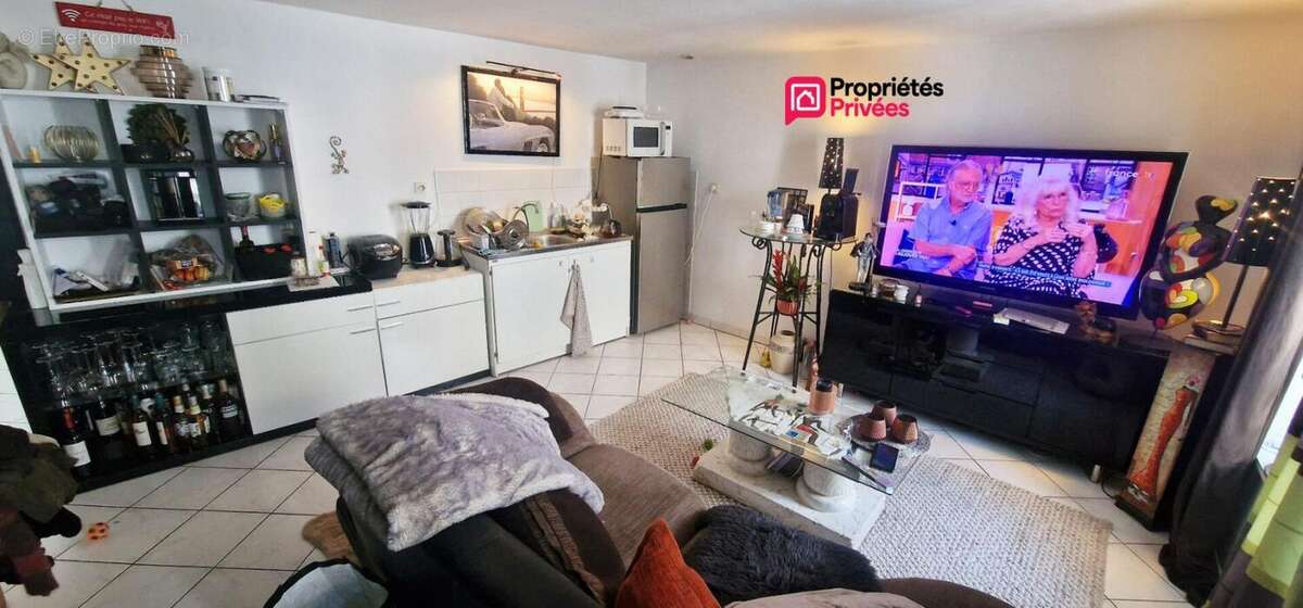Immeuble de rapport - 90 m² - 4 pièces - local commercial et appartement T2 - photo 9