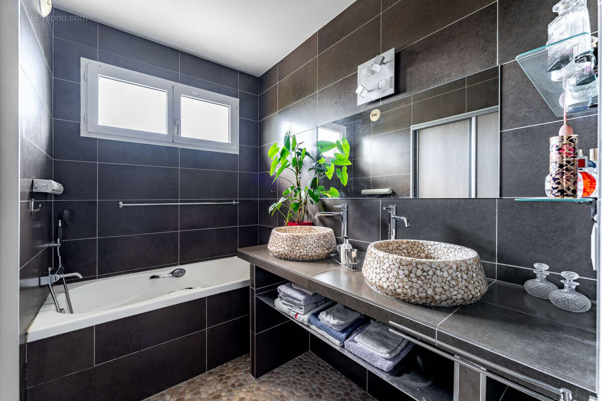 Appartement à TASSIN-LA-DEMI-LUNE