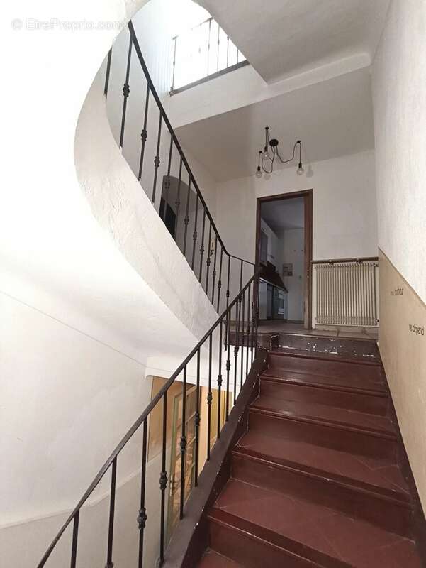 Appartement à SAINT-LAURENT-DU-VAR