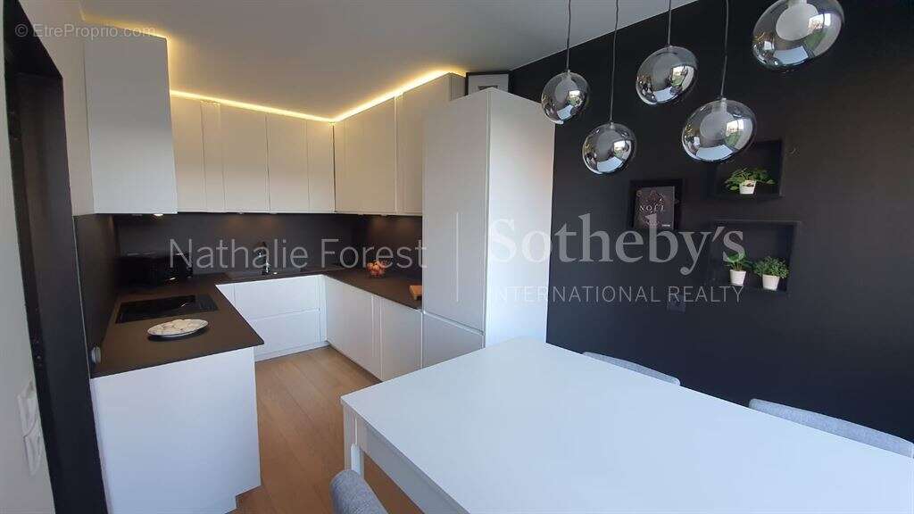 LILLE VAUBAN / RUE DES FRERES VAILLANTS / appartement 2 chambres et bureau rénové. - photo 5