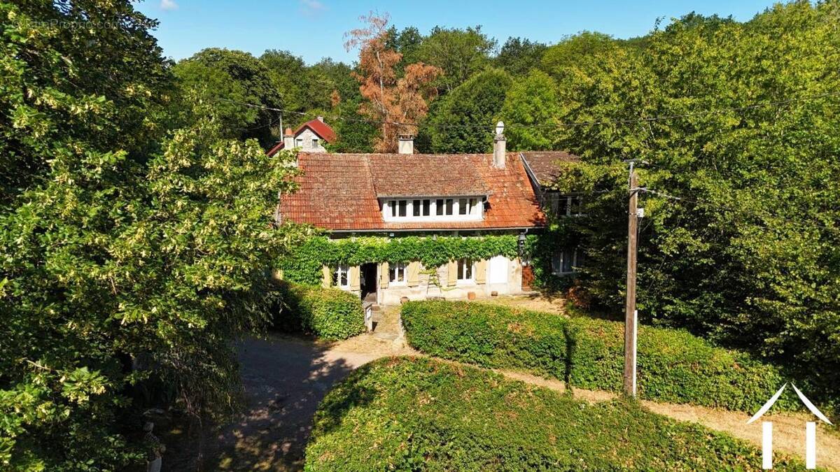 Maison à SAINT-LEGER-VAUBAN