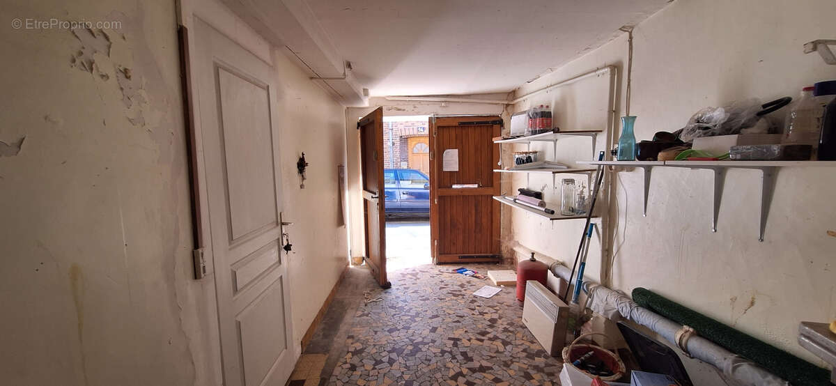 Maison 90m2 environ,au pied des commerces,3 chambres,bureau,garage,atelier,grange,cave,terrain 190m2 - photo 5