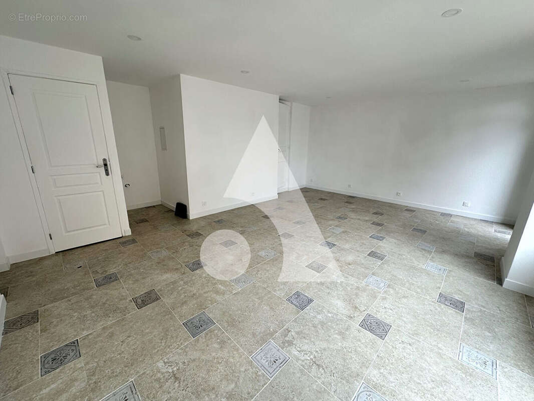 Commerce à VAUX-SUR-SEINE