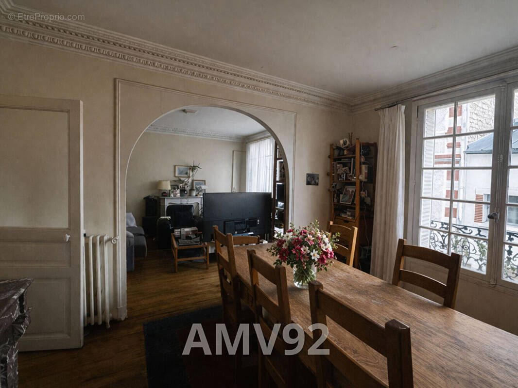 Appartement à COURBEVOIE