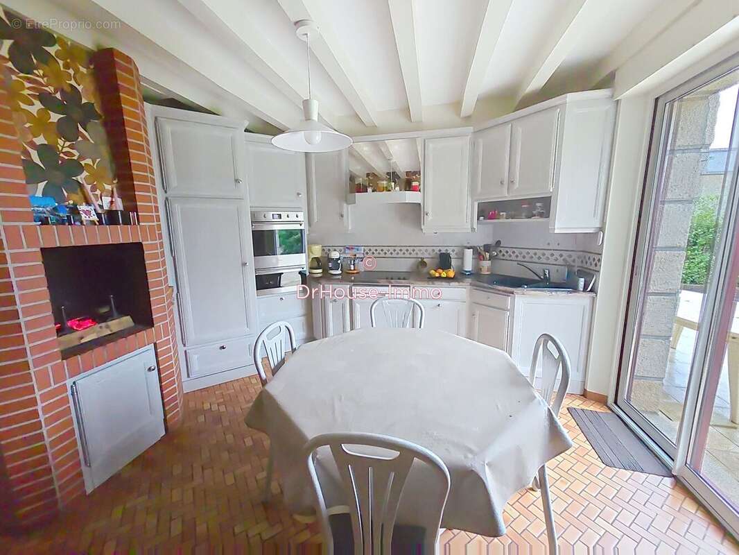 Maison à LOUVIGNE-DU-DESERT