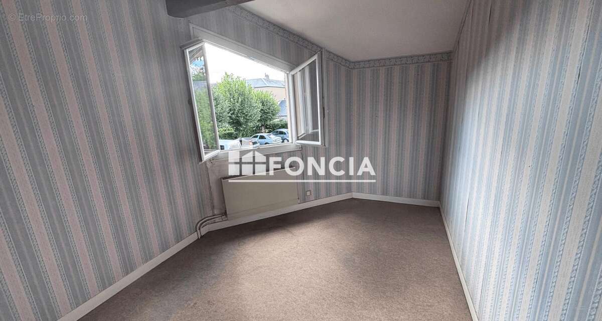 Maison à LA CHAPELLE-SAINT-MESMIN