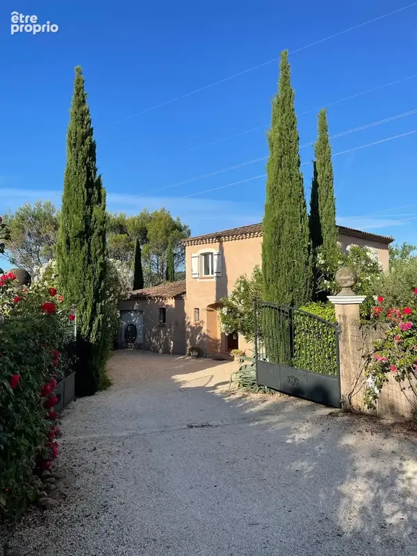 Maison familiale avec piscine, jardin arboré et terrain de pétanque - photo 1