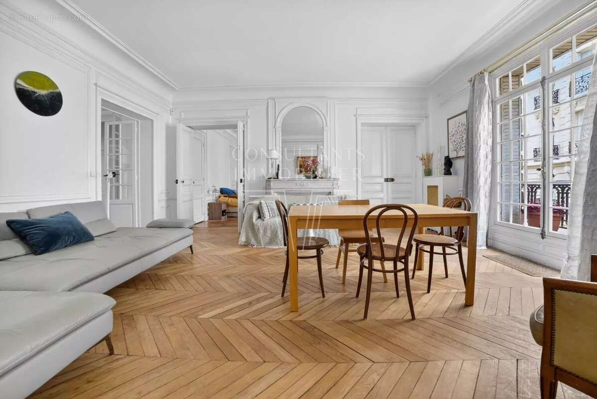 Appartement à PARIS-17E