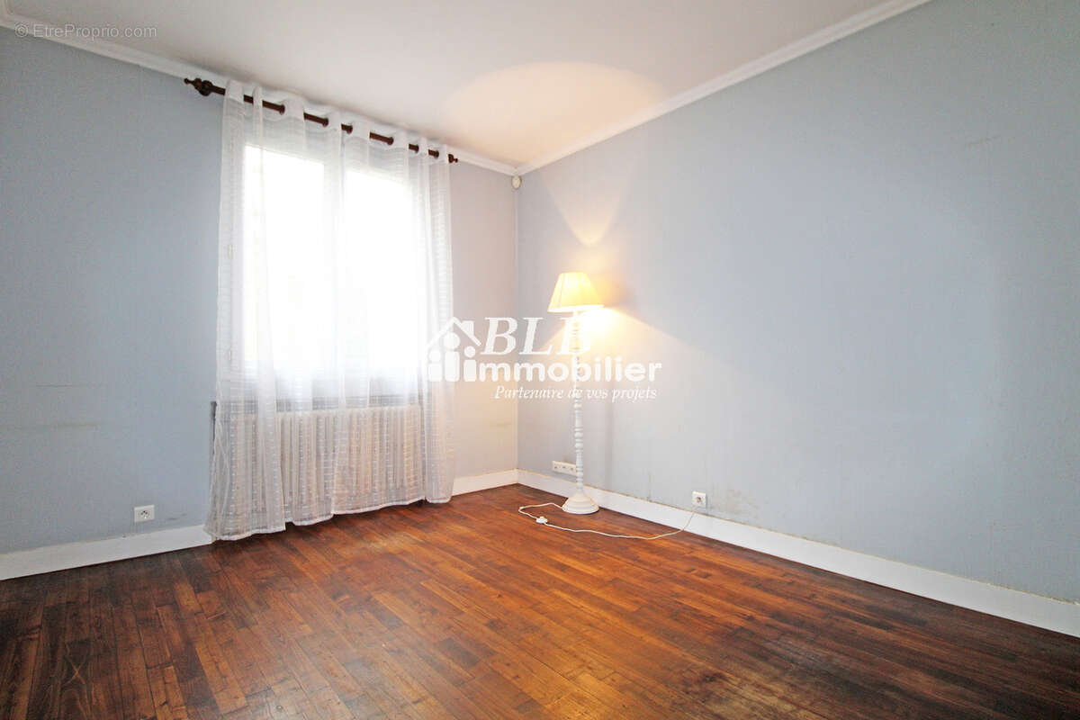 Maison à LE PERRAY-EN-YVELINES