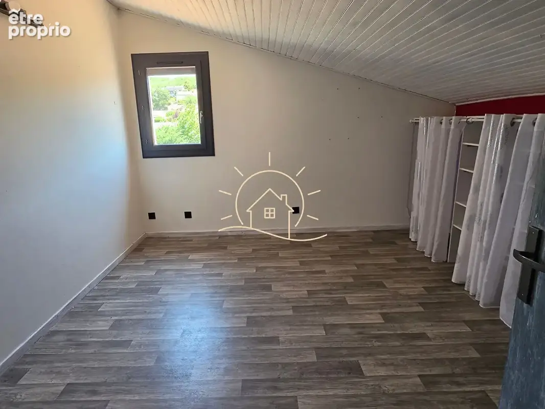 Maison familiale avec piscine et terrain constructible - photo 11