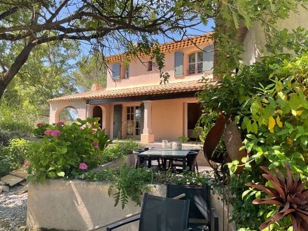 Proprieté  à 20 mns d'Aix en Provence sur la commune de Rognes  380m2 avec 8 chambres - photo 26