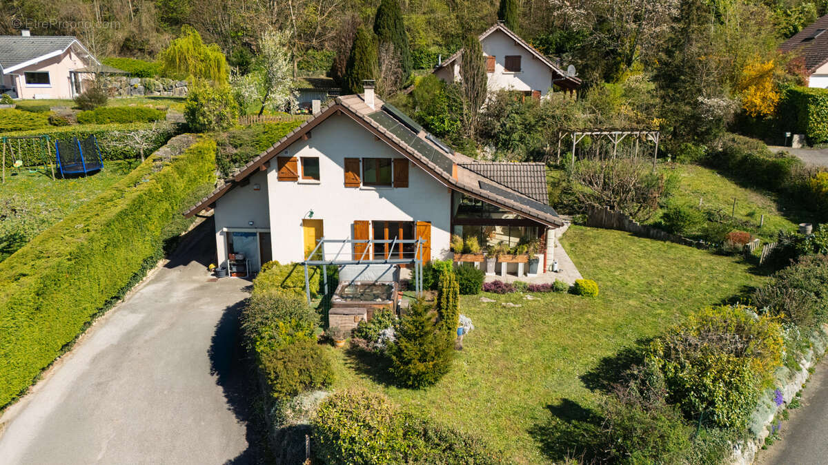 Maison à CLARAFOND-ARCINE