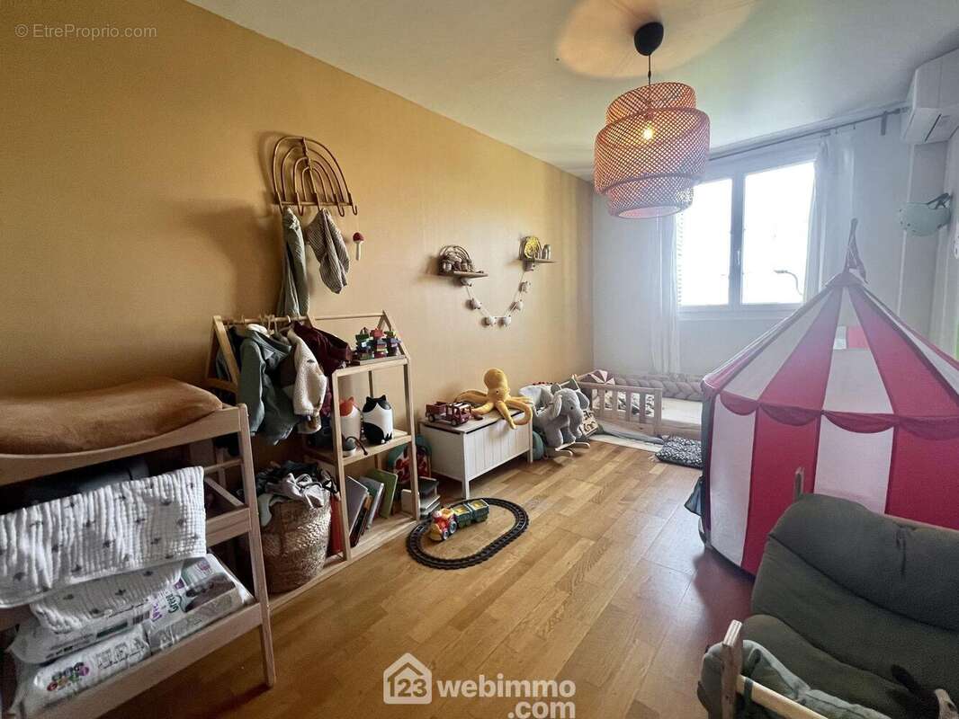 L?appartement possède deux chambres? - Appartement à SAN-MARTINO-DI-LOTA