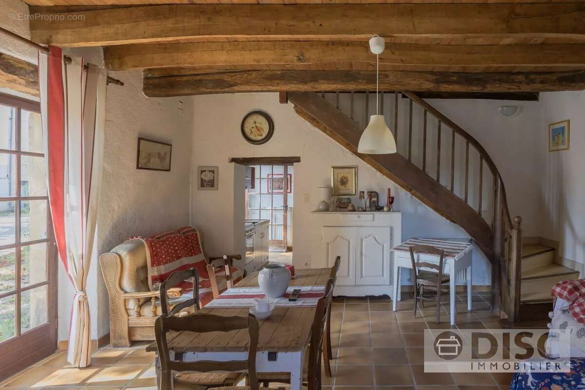Belle maison de village avec jardinet et terrasse couverte. - photo 4
