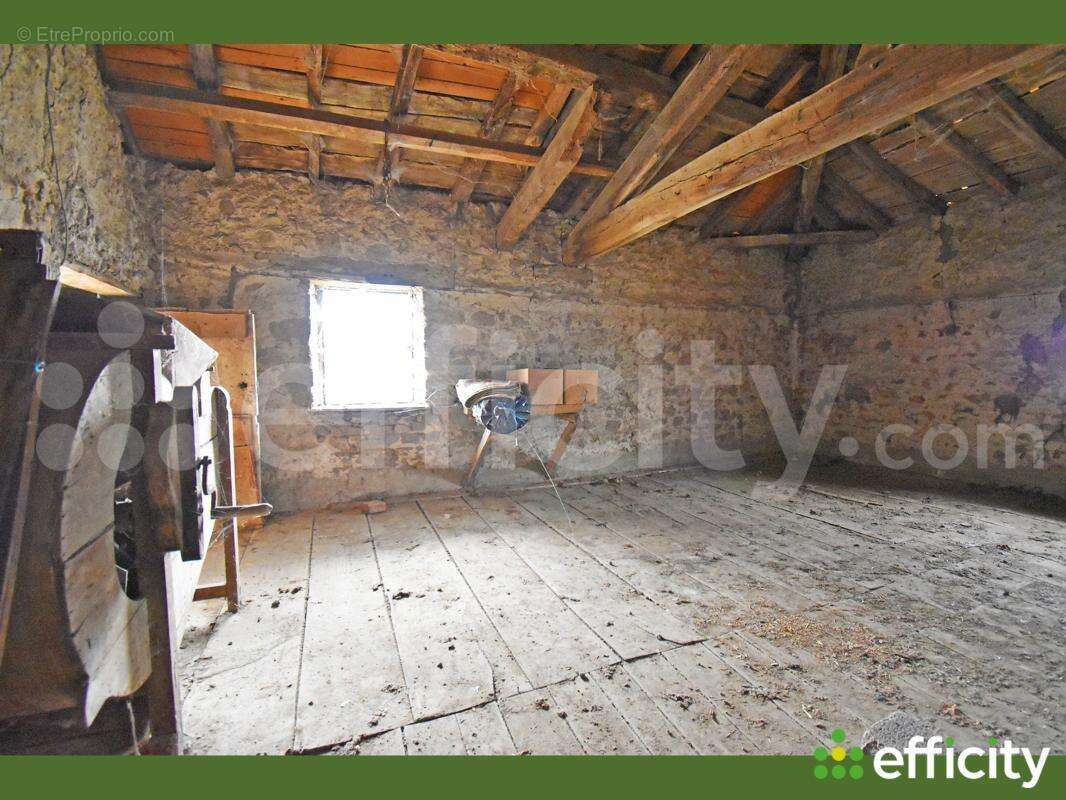 Maison 173 m² à Pomeys  - photo 16
