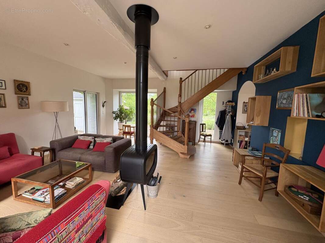 Maison 140 m² à Saint-Saturnin-Du-Bois  - photo 3