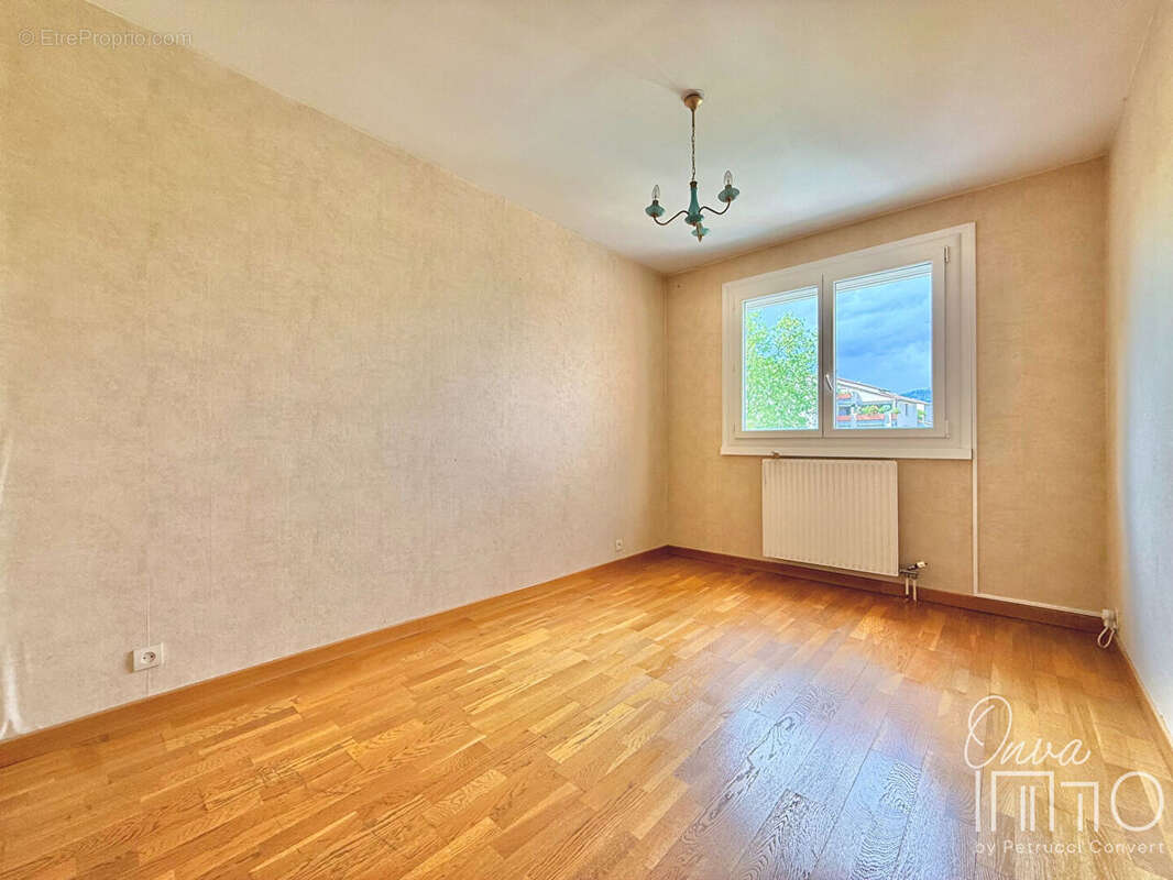 Saint-Rambert - Dernier étage - T3/T4 de 73m² avec loggia, cave et garage - photo 7