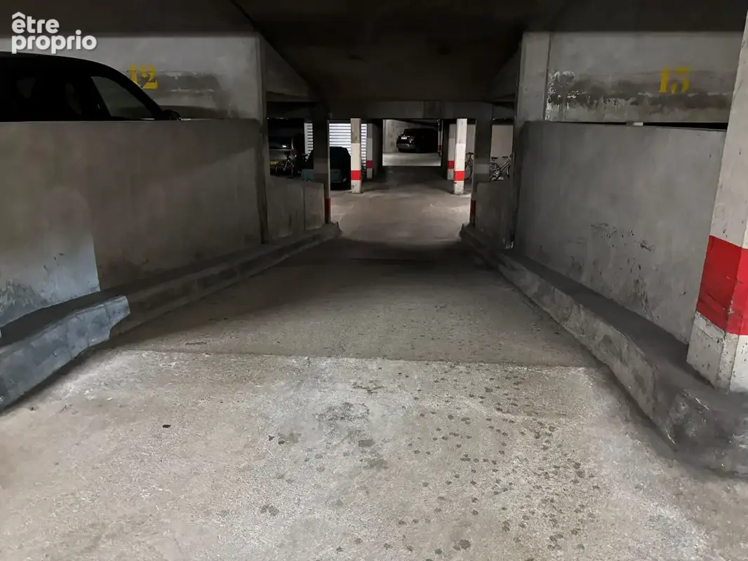 Rare  auray parking plein centre - photo 2