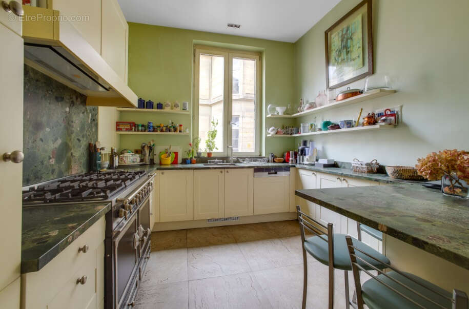 Appartement à PARIS-8E