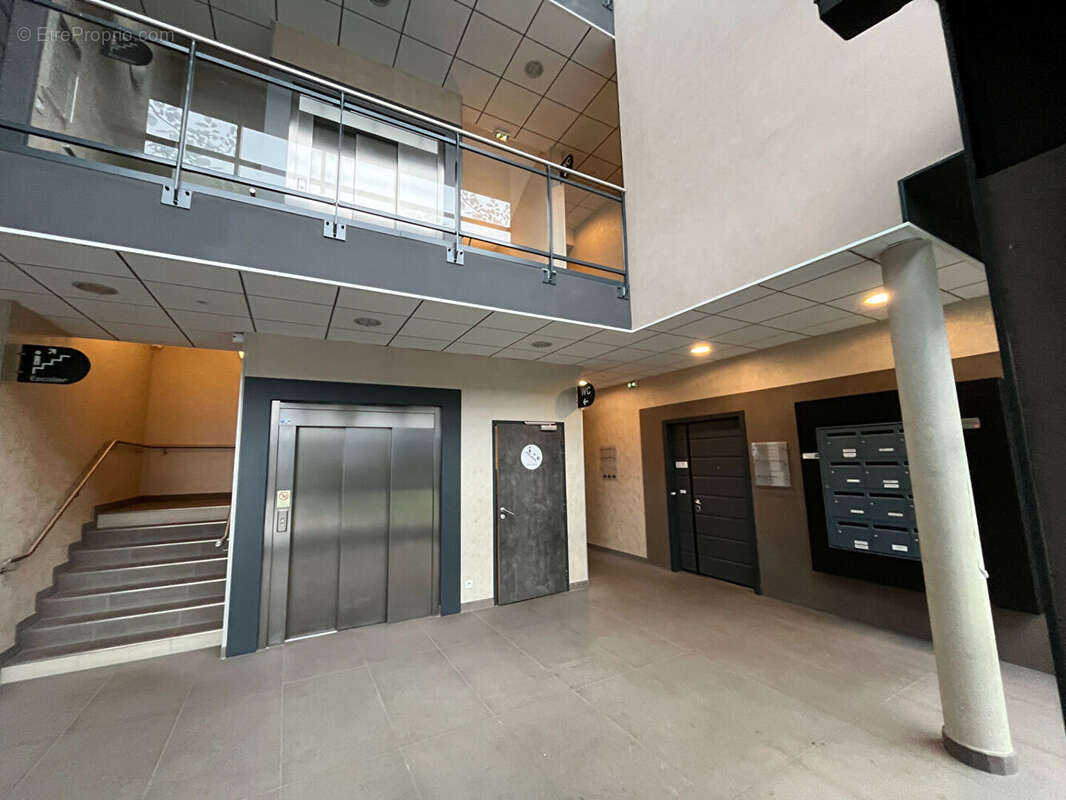 Commerce à CHALLES-LES-EAUX