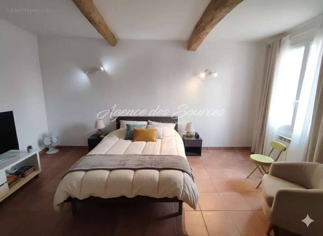 Appartement à VARAGES