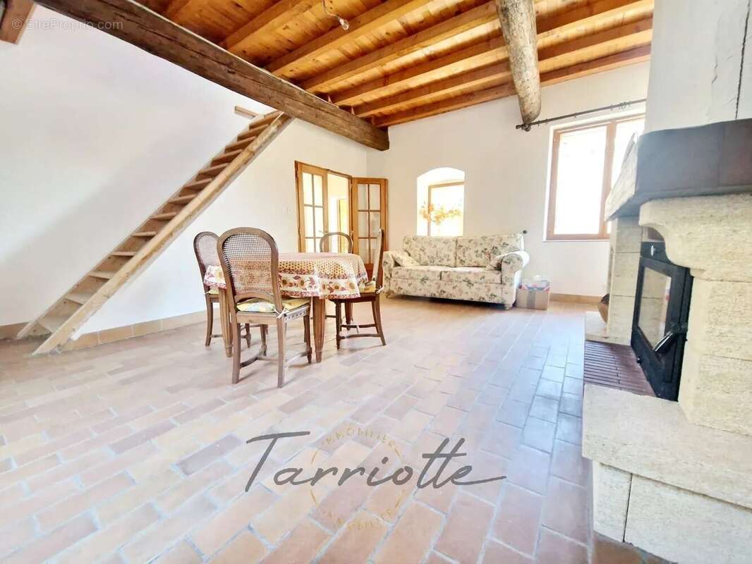 Appartement à ROCHEMAURE