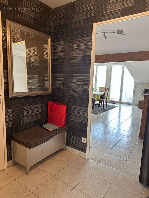 Appartement à GREZIEU-LA-VARENNE