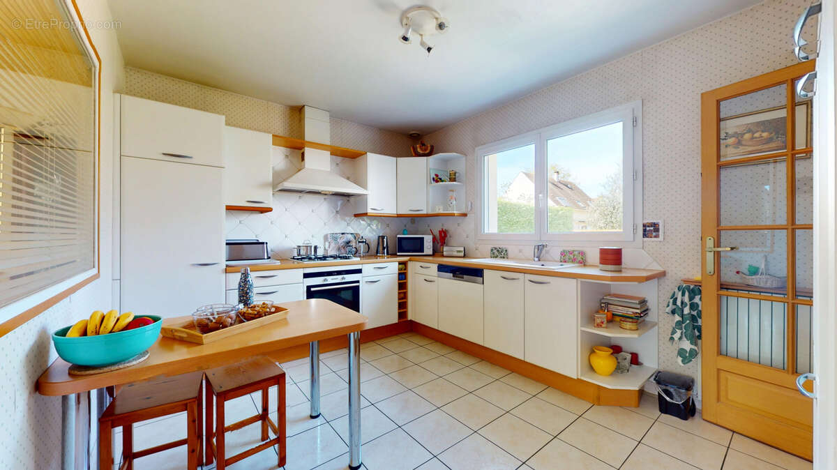 Maison à SAINTE-GENEVIEVE-DES-BOIS