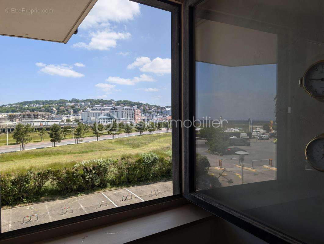 Commerce à DEAUVILLE