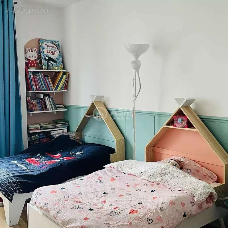 Appartement à COURBEVOIE